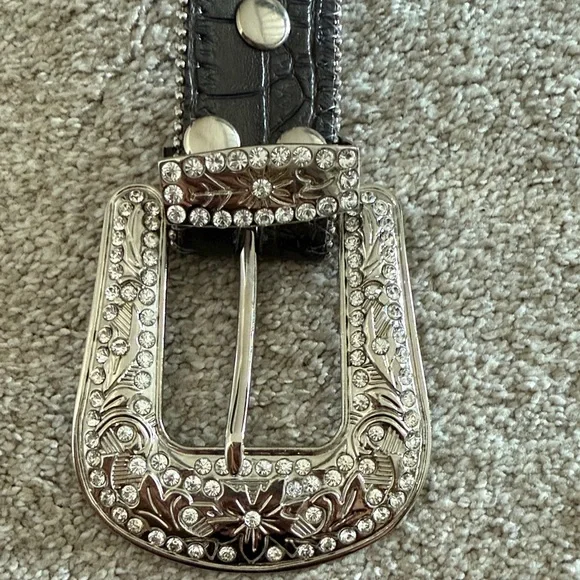 Elegant Black and Silver Studded Belt - Picture 2 of 4